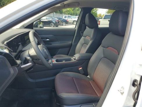 Used 2026 Nissan Kicks SR FWD image 8