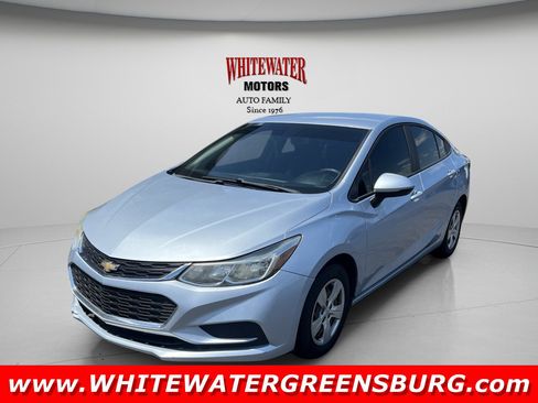 Used 2017 Chevrolet Cruze LS FWD image 1