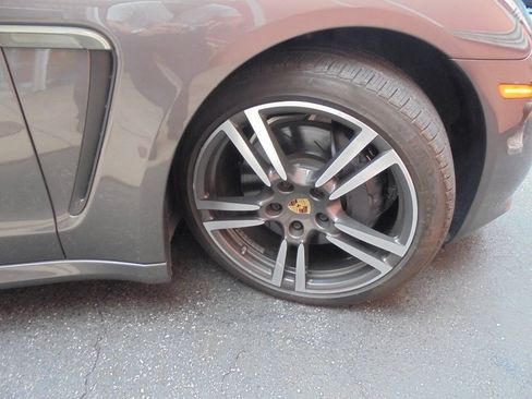 Used 2015 Porsche Panamera 4 AWD/4WD image 30