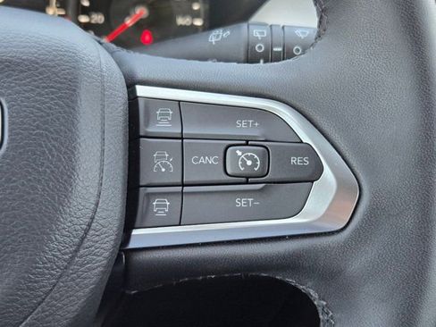 Used 2025 Jeep Compass Limited image 20