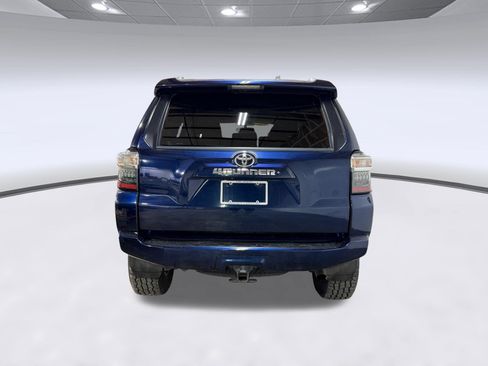 Used 2015 Toyota 4Runner SR5 AWD/4WD image 9