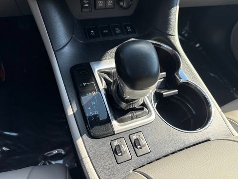 Used 2018 Toyota Highlander XLE AWD/4WD image 16
