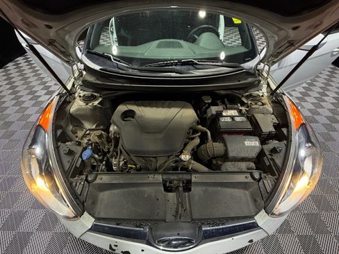 Used 2017 Hyundai Veloster Value Edition image 21