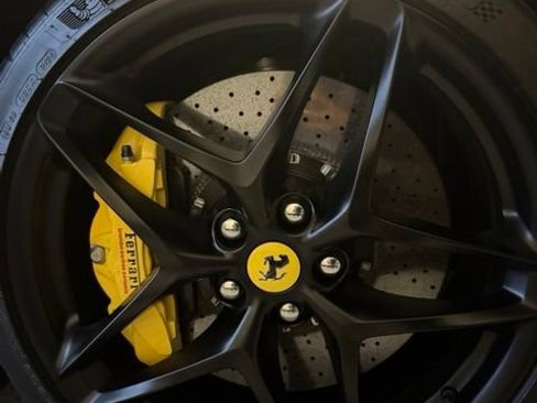 Used 2025 Ferrari Roma Spider RWD image 9