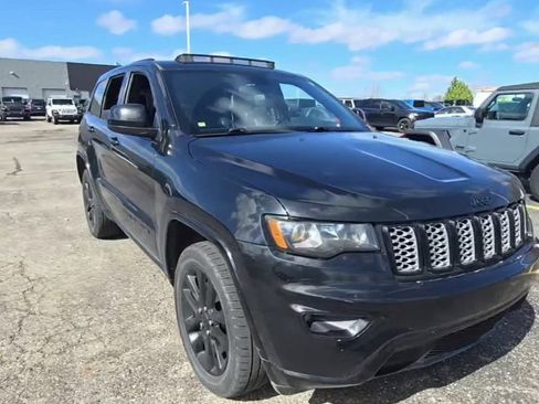 Used 2021 Jeep Grand Cherokee Laredo X AWD/4WD image 5