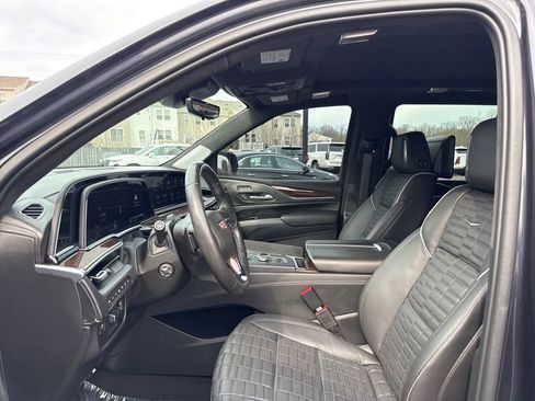 Certified 2023 Cadillac Escalade Sport Platinum image 3