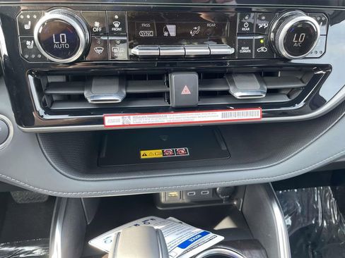 New 2026 Toyota Highlander Limited image 41