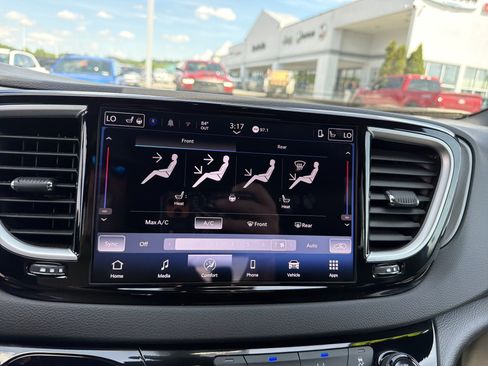 Used 2025 Chrysler Pacifica Select FWD image 20