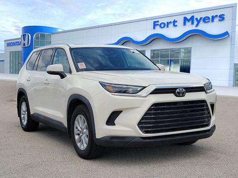 Used 2024 Toyota Grand Highlander XLE FWD image 1