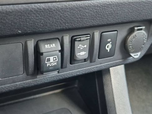 Used 2019 Toyota Tacoma TRD Off-Road AWD/4WD image 31