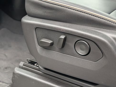 New 2025 Chevrolet Suburban Premier image 27