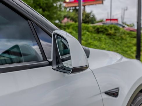 Used 2024 Tesla Model Y Performance AWD/4WD image 25