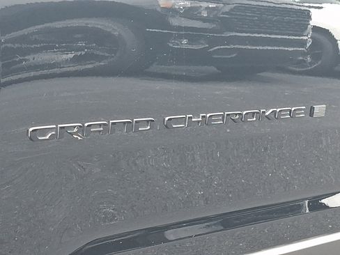 Certified 2026 Jeep Grand Cherokee Altitude AWD/4WD image 30