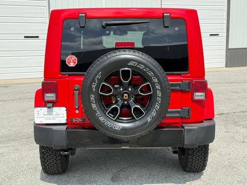 Used 2018 Jeep Wrangler Unlimited Sahara AWD/4WD image 7