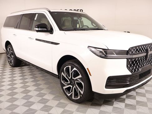 New 2026 Lincoln Navigator L Black Label AWD/4WD image 1