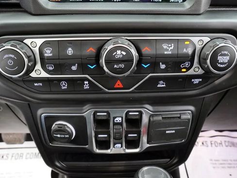 Used 2023 Jeep Wrangler Unlimited Sahara AWD/4WD image 27