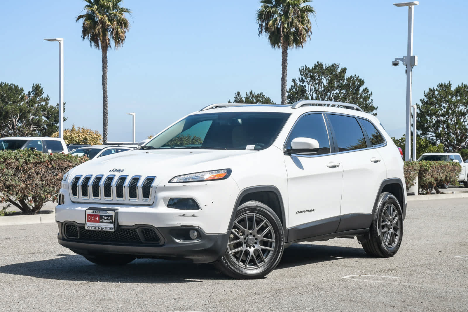 Used 2016 Jeep Cherokee Latitude w/ Comfort/Convenience Group FWD image 1