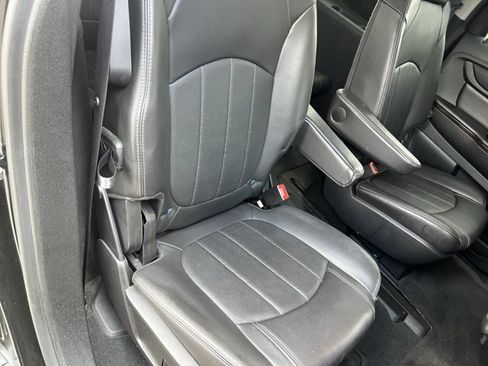 Used 2017 Chevrolet Traverse Premier FWD image 28