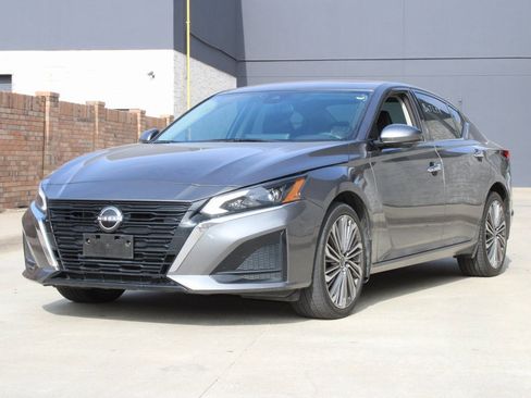 Used 2023 Nissan Altima 2.5 SL image 2