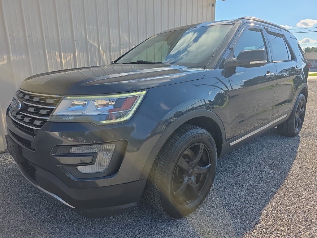 Used 2017 Ford Explorer XLT w/ Equipment Group 202A AWD/4WD image 11