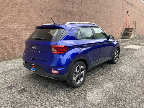 Used 2025 Hyundai Venue SEL FWD image 5