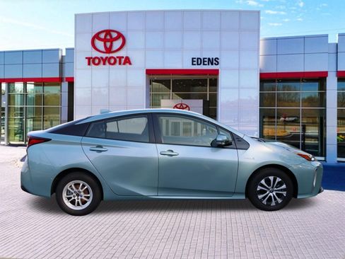 Used 2020 Toyota Prius XLE AWD/4WD image 2