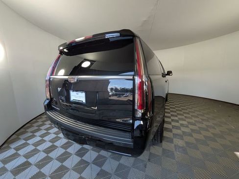 Used 2017 Cadillac Escalade ESV Premium Luxury image 3