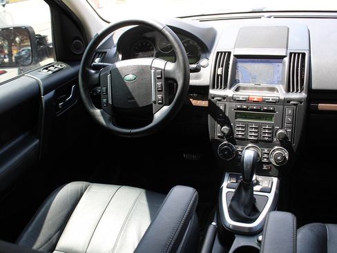 Used 2011 Land Rover LR2 HSE AWD/4WD image 14