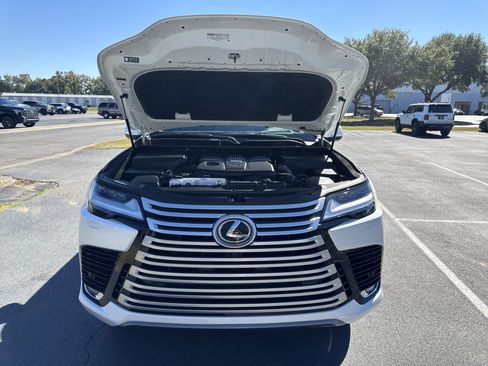 Used 2025 Lexus LX 600 4WD w/ Premium Package image 38