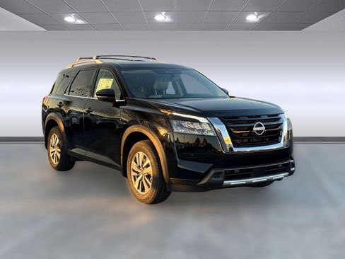 New 2025 Nissan Pathfinder SL image 6
