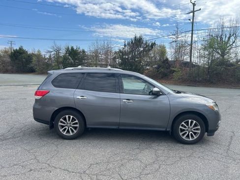 Used 2016 Nissan Pathfinder SV image 6