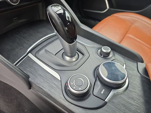 Used 2019 Alfa Romeo Giulia w/ Quick Order Package 22K Sport image 18