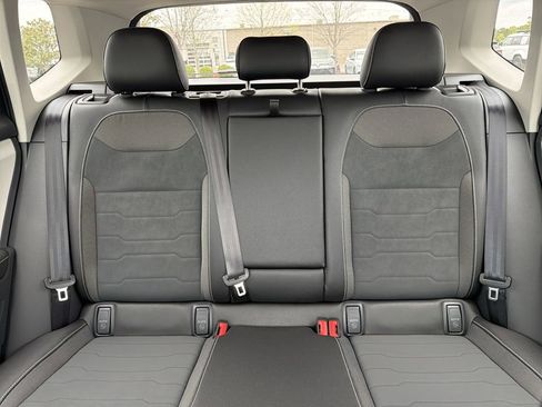 New 2026 Volkswagen Taos SE FWD image 28