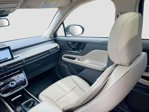 Used 2022 Lincoln Corsair AWD w/ Premium Package image 24