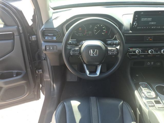 Used 2025 Honda Pilot Touring image 12