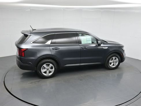 Used 2023 Kia Sorento LX image 42