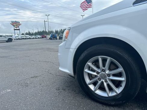 Used 2019 Dodge Grand Caravan SXT FWD image 27