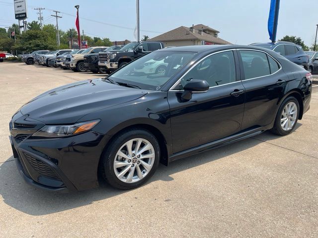Used 2024 Toyota Camry SE FWD image 2