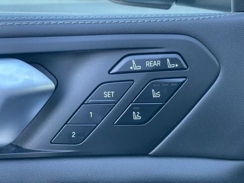 Used 2023 BMW X7 xDrive40i w/ Executive Package image 16