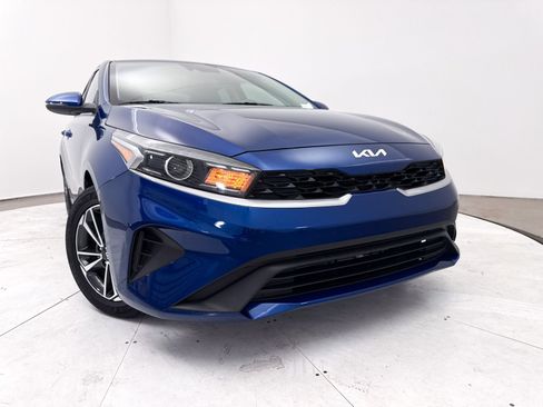 Used 2022 Kia Forte LXS w/ LXS Technology Package FWD image 5