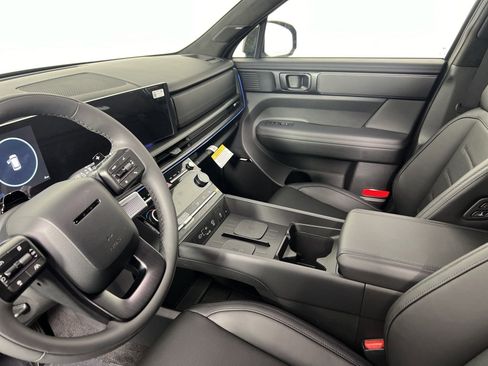 New 2025 Hyundai Santa Fe Calligraphy FWD image 4