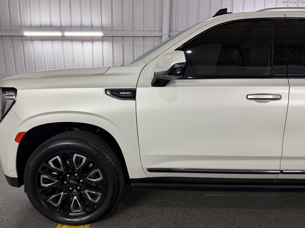 Used 2023 GMC Yukon Denali Ultimate AWD/4WD image 15