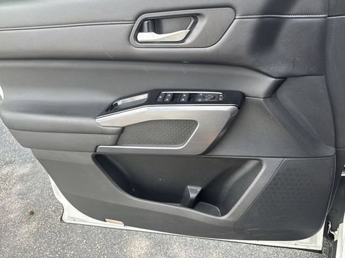 Used 2022 Nissan Pathfinder SL AWD/4WD image 29