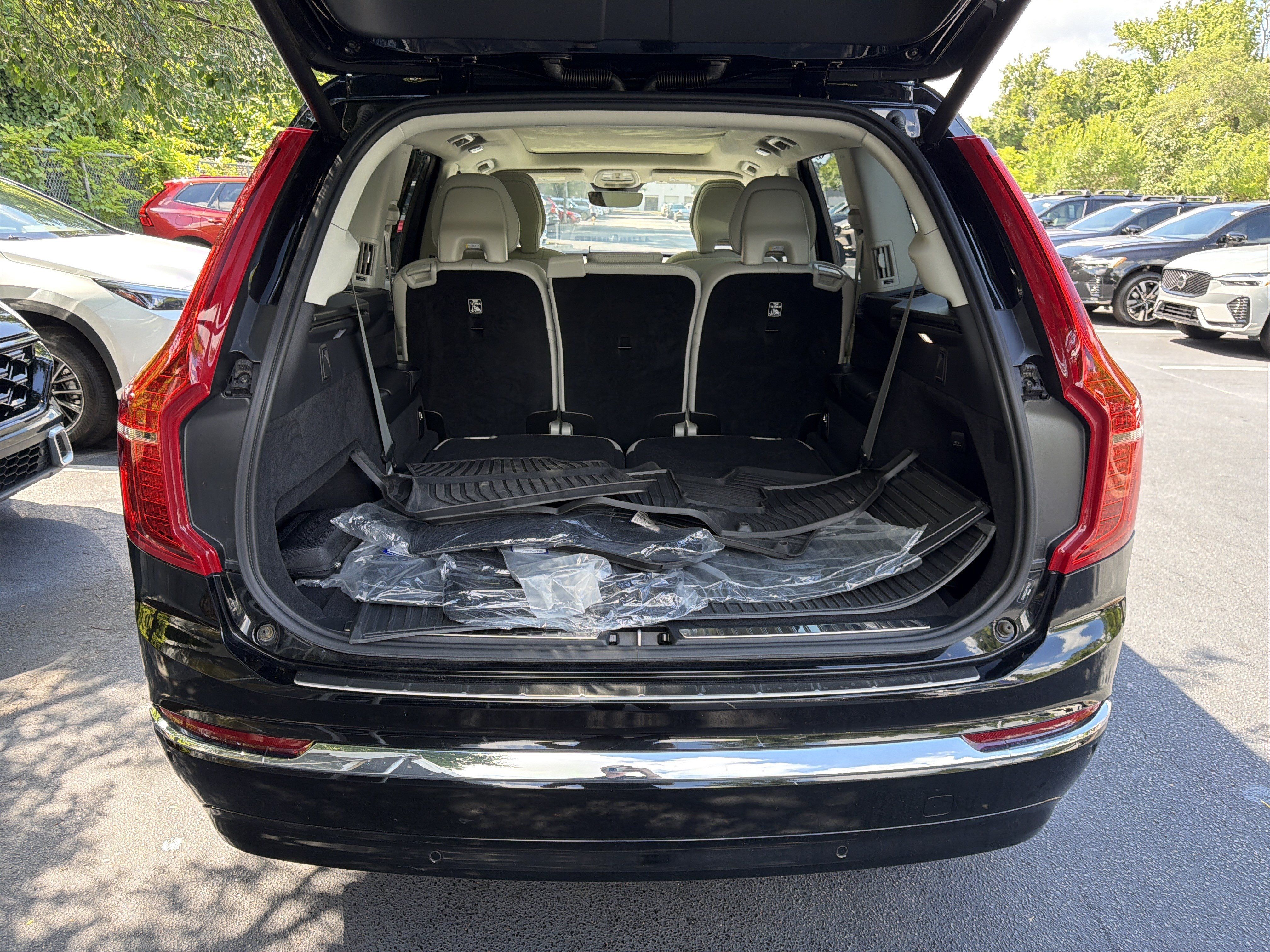 Certified 2024 Volvo XC90 T8 Ultimate w/ Protection Package Premier AWD/4WD image 34