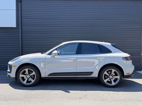 Certified 2024 Porsche Macan AWD/4WD image 3