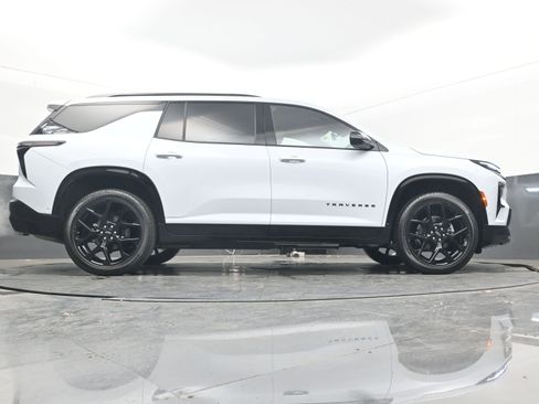 New 2026 Chevrolet Traverse RS w/ LPO, Floor Liner Package FWD image 30