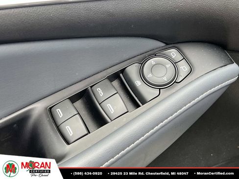 Used 2023 Buick Enclave Essence w/ Experience Buick Package FWD image 16