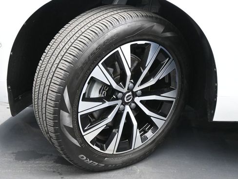 Used 2023 Volvo XC60 B5 Plus w/ Protection Package Premier image 18