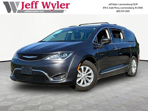 Used 2018 Chrysler Pacifica Touring-L Plus FWD image 1