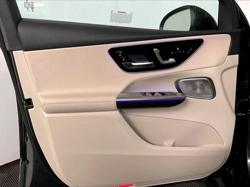 New 2025 Mercedes-Benz GLC 300 4MATIC image 12